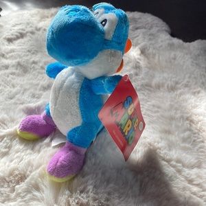 Super Mario’s Yoshi Plush Toy Figure 2018 Nintendo in great used condition.